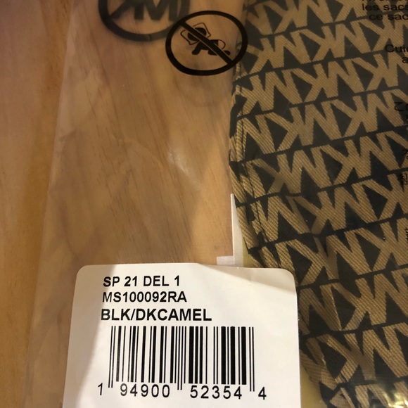 Nwt MK black & Camel l/XL face mask with gift bag - Picture 3 of 4